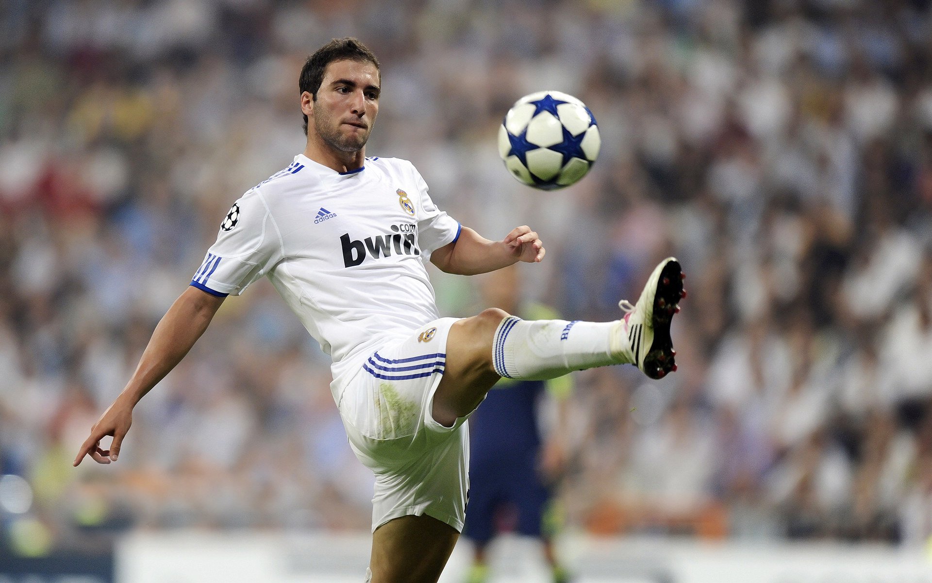 皇家马德里主场4-2击败塞维利亚，完美收官2024年，皇家马德里对塞维利亚结果