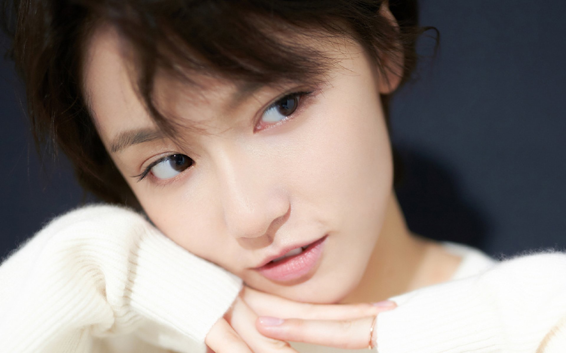 爱游戏平台-罗马客场不敌佛罗伦萨，佩莱格里尼突破抄射，罗马队佩德罗