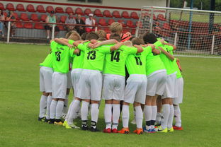 爱游戏体育APP下载-库里赛后称赞队友团结赢下关键比赛，库里鼓励