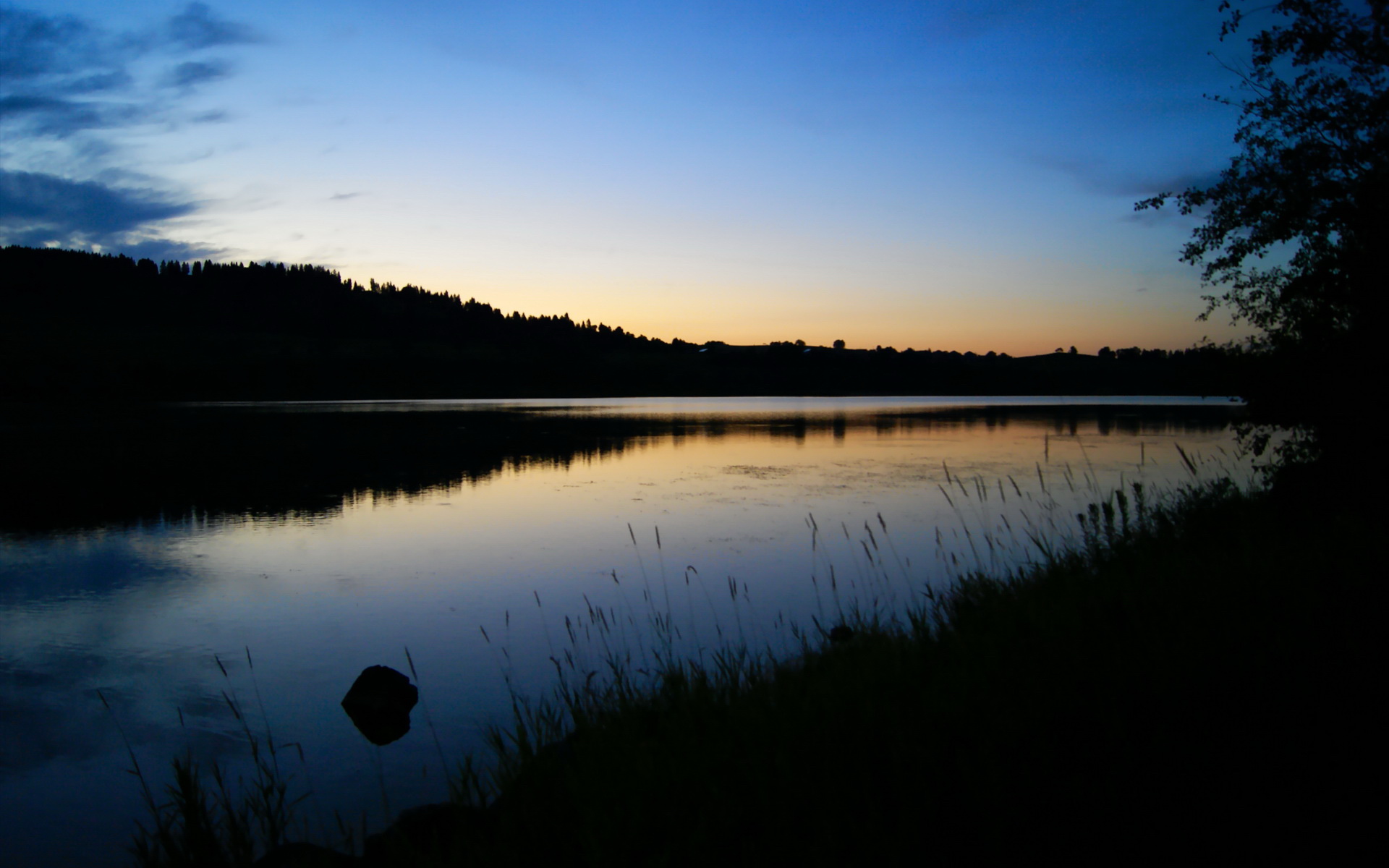 库里赛后称赞队友团结赢下关键比赛,库里鼓励