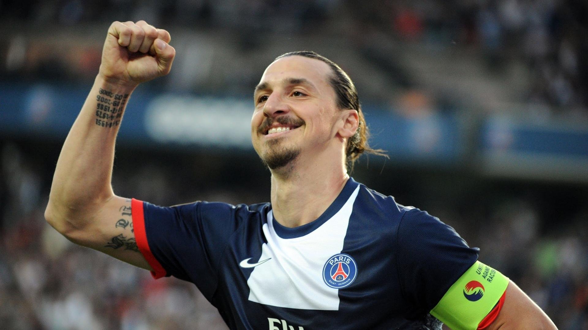 爱游戏体育平台-英超经典战役，精彩进球和关键扑救让现场沸腾，英超精华集锦